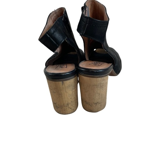 Sandrine Miz Mooz open toe, wood heel Black • Size 8 - Picture 7 of 10